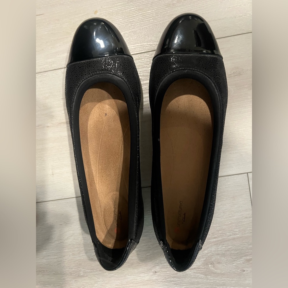 Elegant Clarks Black Women's Flats. Lightly worn.